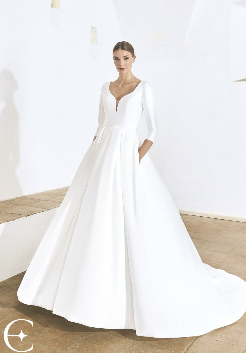 Vestido Celestine - Mikado italiano e bordados artesanais